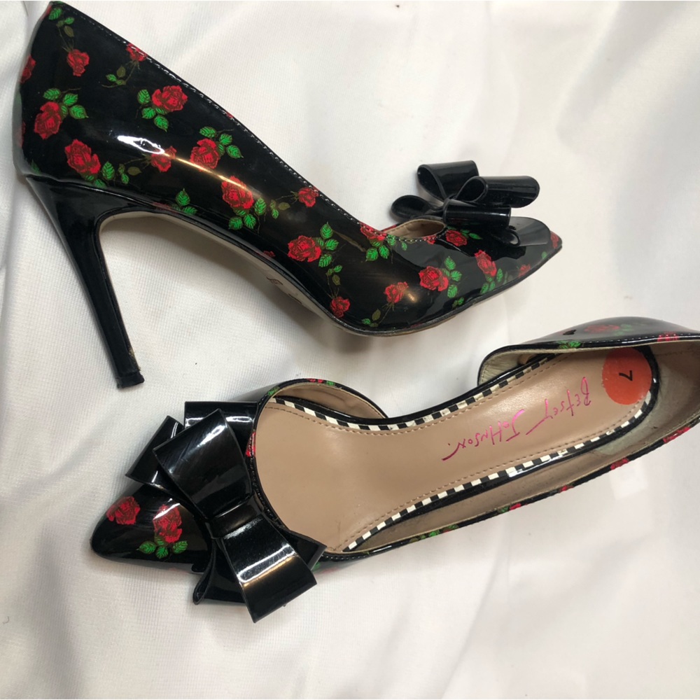 Betsey Johnson black heels with roses and a black bow
